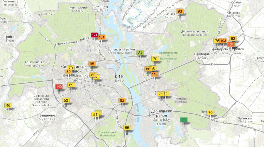 Затримайте дихання! У Києві AQI злетів до 174 після удару РФ: повітря стало небезпечним у всіх районах столиці