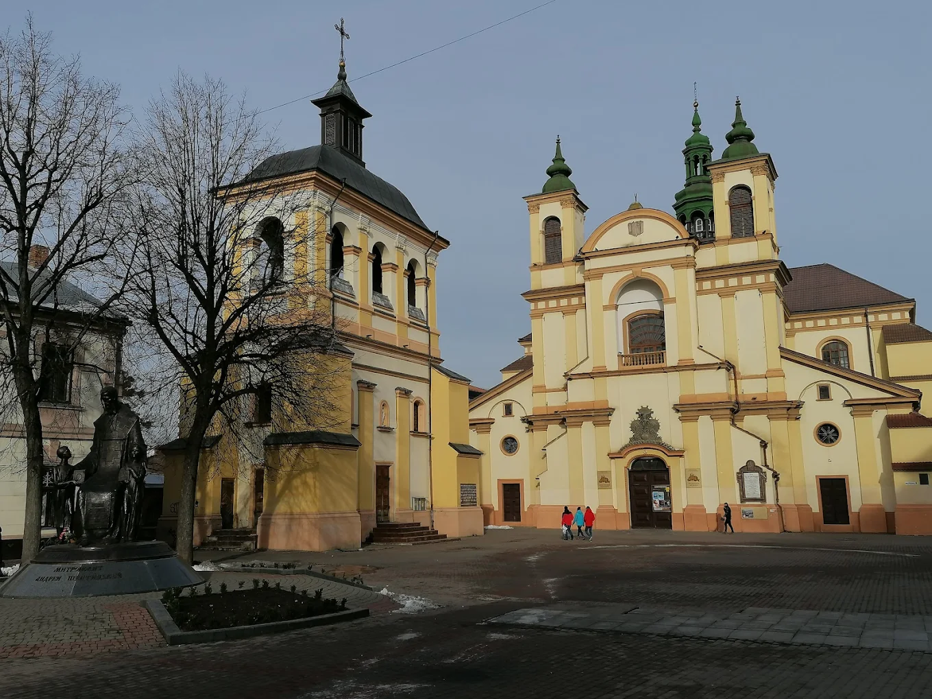 Жах на Прикарпатті! Мати наказала восьмикласнику вбити бабусю заради $3 тисяч і 13 тисяч грн