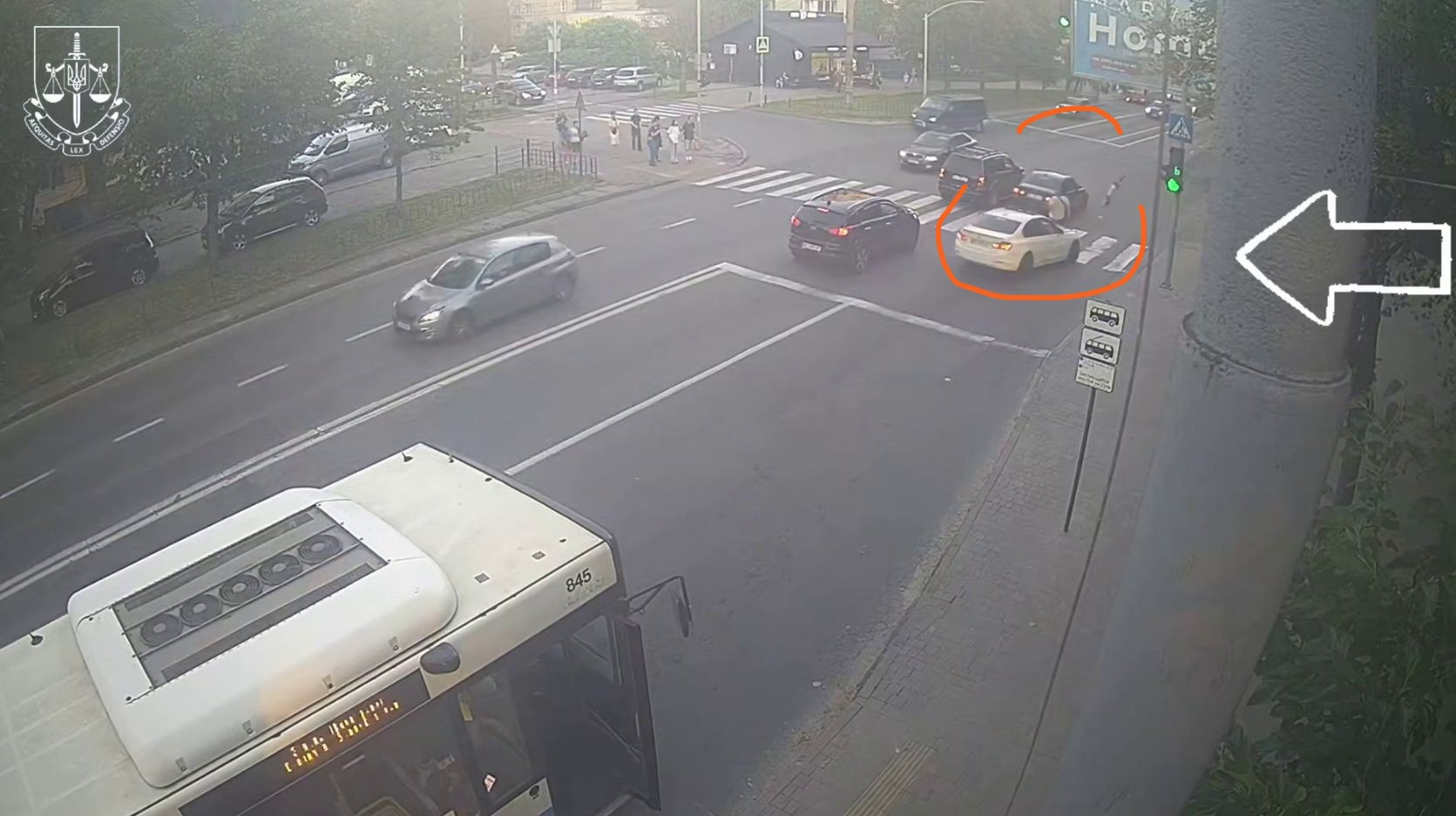 Жах у Львові! BMW збили батька з 8-річною донькою на переході: обох госпіталізували