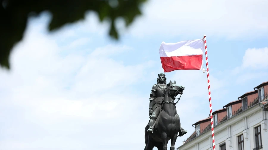 Жах у Польщі! Вісім нападників побили трьох 20-річних українців після «лекції про Волинь»