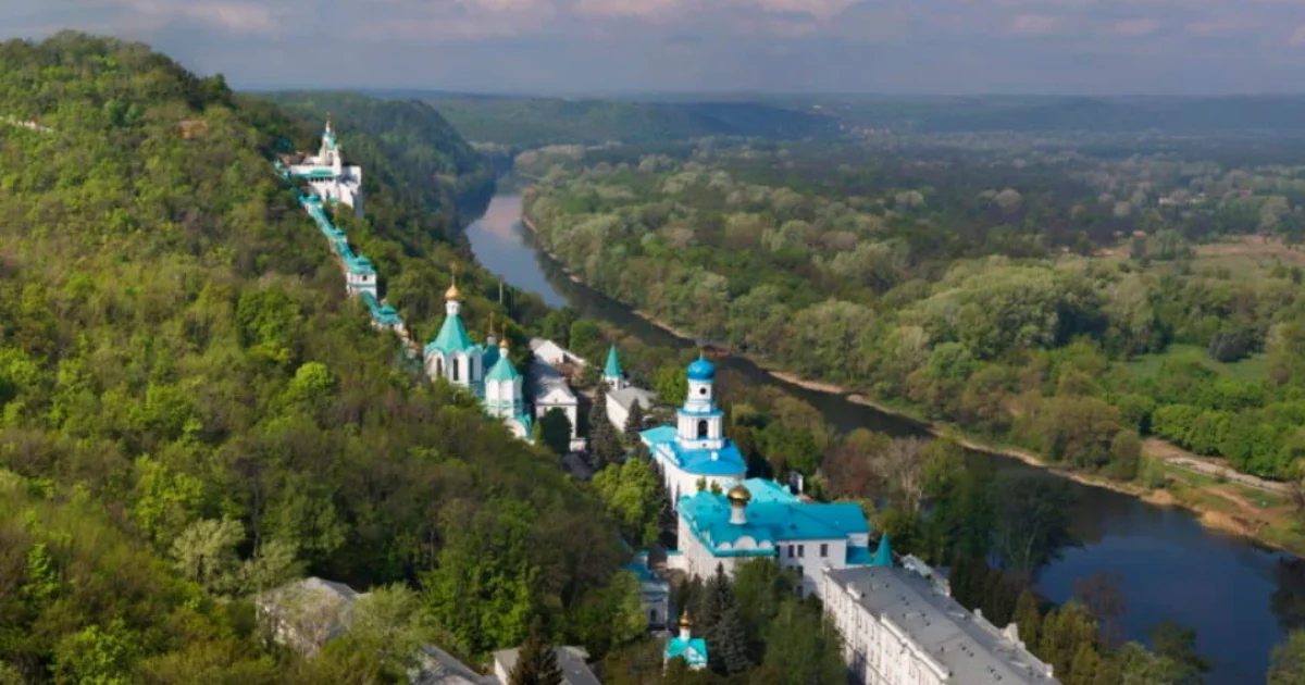 Жах у Святогірській лаврі! Чоловік із ножем убив монаха та поранив ще двох людей. Як відреагує влада?
