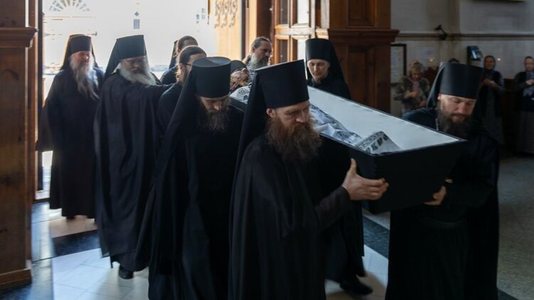 Жах у Святогірській лаврі! Поховали монаха Варсонофія: експертиза виявила кульові поранення