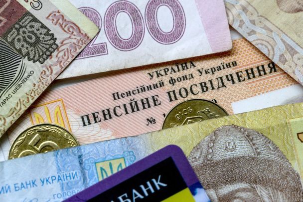 Зміни у виході на пенсію для жінок в Україні у 2027 році: важливі деталі та зарахування стажу