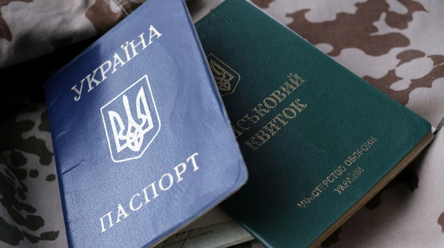 Знову! У Мукачівському ТЦК викрили схему на $20 мільйонів: понад 1000 чоловіків незаконно списали, 300 виїхали за кордон