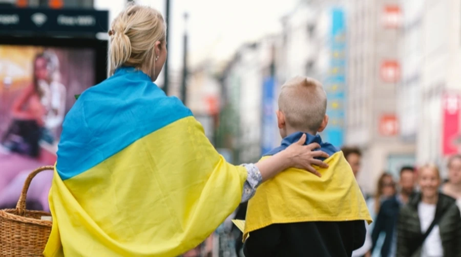 Знову у Вроцлаві! П’яна жінка з ножами погрожувала українцям — поліція затримала її посеред ночі